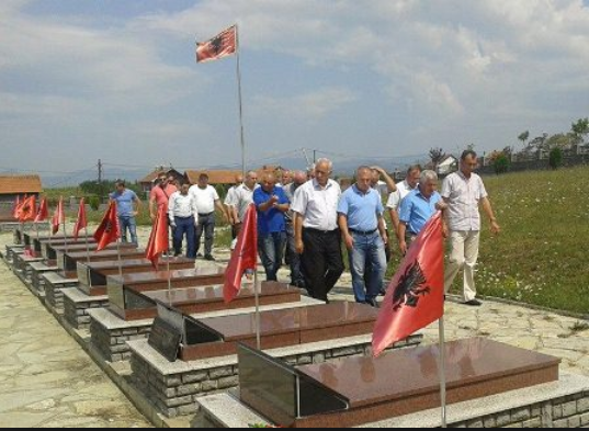 Asllan Dibrani,ibrahim egriu,Shaban Abazi, Maki,Makfire CANOLLI,kosova lindore , Lugina e presheves, zenel Hajdini, florim rushiti,adem Jashari,Brahim Salihu CURRI ,xhim xhema,Ramadan Xhema,Poezi,hijet që teatronin,armiku ,kosova ,medvegja ,presheva ,shqiperia etnike,UçK,Uçpmb,ilirida,adem jashari,skënder beu, nën tereza,Medvegja Redaksia, tupalla.com,sanxhaku i nishit,kultur ,sport,politikë, luftë,paqe,pajtim, korrupcion , gjygje,shkollë,arsim,profesion,shkencë,art,parlament,avokat,presidentja,Pacolli,femi Beha,PD medvegje, PVD Medvegjë. Kosova Lindore, Ligina e presheves,riza Halimit,Sadri Ramabaja,Rrapi i jetës sime, Gallap-Gollaku, Zahide Marije Ukaj-Malësorja medvegjase,Smail Morina-Ballisti ,ortodokset shqipetar Maqedoni,Beogradi,sport boks ,Agim Tahiraj ,Aziz salihu, Samir Salihu,Tupalla.shpernhulja e shqipetarve 1999,poezia e javës,Ali Hajdini,Sanxhaku i Nishit,Filmi , Kosovë, shqiponjë e robëruar,Jusuf Gërvalla, Sofra Medvegjase,Shqiptare,shoqata Medvegja,Din EGRIU Atentat,Ali Lajçi, Kufiri kosovë Mal i Zi,Historia Shqiptare ,Shperngulja sanxhaku i Nishit Toplica, Zahide Marije UKAJ-Malësorja Medvegjase,1 Maji,Bashkim SADIKU, Bashkimin Kombëtar,internet,rrjetet socjale, LSH në Gjermani me 01.05.2015,Promovim librash në Mërgatës Shqiptare, Poezia e javes, Fshati me roje,xhandarmeri,Lufta e pare botrore,Beteja e Çanakalasë 1915-1916,Tupallë, Tupalla,Sfirca, Kapia, Kufiri,Kumanova,pushke e vjeter , 14 vjetorit të luftës çlirimtare në Kosovën Lindore / OVL e UÇPMB-së  , Medvegjë - Pas spastrimit etnik  të shqiptarëve - vazhduan edhe prerjet e maleve me përkrahjen e shtetit ,mbi 1000 hektar, Maqedonisë po i rrëshqasin themelet mbi tokat shqiptare, Terrorizmi sllavo-maqedonas mposhtet vetëm  me konfederatë ose shkëputje, Marrëveshja e Ohrit ka vdekur, Koco Danaj,Kryetar, Lista për Shqipëri natyrale,do  të lulezoj Kumanova, Masakra e Dubravës më e tmerrshmja nga Lufta e Dytë Botërore,Mbahu Loke,operacioni shigjeta, kolonel Ruzhdi SARAMATI, memorial brigada 128 e Uçk-së,Gostrozhup të Hasit, MË MIRË I VRARË E NË GURË LAPIDARI SE SA I VDEKUR PËR SË GJALLI!Ismet Asllani-Prapashtica, Ilir Meta ,Aleksander Vucic,Ballist Morina,Biografia Shaban Abazi, mos blej produkte serbe, Blej shqip  Bac u kry, ATJE I KEMI VARRET E TË PARËVE, FTESË ,Partia Demokratike Dega në Medvegjë, Medvegja tani në drejtimin e duhur, S F I R C A  Historiku - nga erdhëm ku jetuam, 17 Qershor 1999 - Dita e çlirimit e Komunës së Vushtrrisë ,Faton Hamiti , Medvegja Diskriminimi,Beteja e kosoves 1389 ,Perandoria Osmane 1389 , Turqia 1389,Idriz ajeti  feston ditelindjen ,Halim Hyseni, -  GJYKATA SPECIALE PRODUKT I FABRIKIMEVE TË SIGURIMIT SHTETËROR SERB,-  Shqiptarët duhet t'i thonë jo Gjykatës Speciale,,Kisha e Xhamia, PLATFORMA POLITIKE, Per komb e per Atdhe, leshohet pe,Ibrahim EGRIU, Nazmi Hajredini,Maki Makfire CANOLLI Maqedonci, Ajet DULI,Sadri Ramabaja,Adem Shehu ,Shehi, Muhaxherët,Vushtrria, dita e deshmorëve