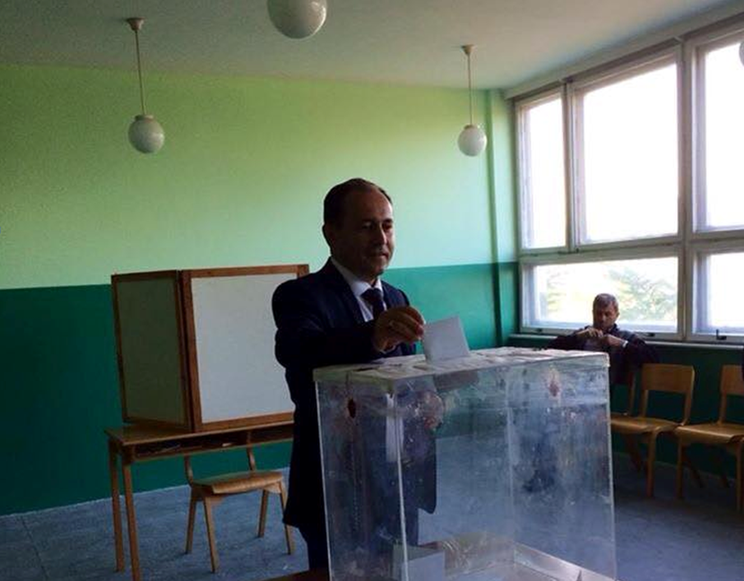 Asllan Dibrani,ibrahim egriu,Shaban Abazi, Maki,Makfire CANOLLI,kosova lindore , Lugina e presheves, zenel Hajdini, florim rushiti,adem Jashari,Brahim Salihu CURRI ,xhim xhema,Ramadan Xhema,Poezi,hijet që teatronin,armiku ,kosova ,medvegja ,presheva ,shqiperia etnike,UçK,Uçpmb,ilirida,adem jashari,skënder beu, nën tereza,Medvegja Redaksia, tupalla.com,sanxhaku i nishit,kultur ,sport,politikë, luftë,paqe,pajtim, korrupcion , gjygje,shkollë,arsim,profesion,shkencë,art,parlament,avokat,presidentja,Pacolli,femi Beha,PD medvegje, PVD Medvegjë. Kosova Lindore, Ligina e presheves,riza Halimit,Sadri Ramabaja,Rrapi i jetës sime, Gallap-Gollaku, Zahide Marije Ukaj-Malësorja medvegjase,Smail Morina-Ballisti ,ortodokset shqipetar Maqedoni,Beogradi,sport boks ,Agim Tahiraj ,Aziz salihu, Samir Salihu,Tupalla.shpernhulja e shqipetarve 1999,poezia e javës,Ali Hajdini,Sanxhaku i Nishit,Filmi , Kosovë, shqiponjë e robëruar,Jusuf Gërvalla, Sofra Medvegjase,Shqiptare,shoqata Medvegja,Din EGRIU Atentat,Ali Lajçi, Kufiri kosovë Mal i Zi,Historia Shqiptare ,Shperngulja sanxhaku i Nishit Toplica, Zahide Marije UKAJ-Malësorja Medvegjase,1 Maji,Bashkim SADIKU, Bashkimin Kombëtar,internet,rrjetet socjale, LSH në Gjermani me 01.05.2015,Promovim librash në Mërgatës Shqiptare, Poezia e javes, Fshati me roje,xhandarmeri,Lufta e pare botrore,Beteja e Çanakalasë 1915-1916,Tupallë, Tupalla,Sfirca, Kapia, Kufiri,Kumanova,pushke e vjeter , 14 vjetorit të luftës çlirimtare në Kosovën Lindore / OVL e UÇPMB-së , Medvegjë - Pas spastrimit etnik të shqiptarëve - vazhduan edhe prerjet e maleve me përkrahjen e shtetit ,mbi 1000 hektar, Maqedonisë po i rrëshqasin themelet mbi tokat shqiptare, Terrorizmi sllavo-maqedonas mposhtet vetëm me konfederatë ose shkëputje, Marrëveshja e Ohrit ka vdekur, Koco Danaj,Kryetar, Lista për Shqipëri natyrale,do të lulezoj Kumanova, Masakra e Dubravës më e tmerrshmja nga Lufta e Dytë Botërore,Mbahu Loke,operacioni shigjeta, kolonel Ruzhdi SARAMATI, memorial brigada 128 e Uçk-së,Gostrozhup të Hasit, MË MIRË I VRARË E NË GURË LAPIDARI SE SA I VDEKUR PËR SË GJALLI!Ismet Asllani-Prapashtica, Ilir Meta ,Aleksander Vucic,Ballist Morina,Biografia Shaban Abazi, mos blej produkte serbe, Blej shqip Bac u kry, ATJE I KEMI VARRET E TË PARËVE, FTESË ,Partia Demokratike Dega në Medvegjë, Medvegja tani në drejtimin e duhur, S F I R C A Historiku - nga erdhëm ku jetuam, 17 Qershor 1999 - Dita e çlirimit e Komunës së Vushtrrisë ,Faton Hamiti , Medvegja Diskriminimi,Beteja e kosoves 1389 ,Perandoria Osmane 1389 , Turqia 1389,Idriz ajeti feston ditelindjen ,Halim Hyseni, - GJYKATA SPECIALE PRODUKT I FABRIKIMEVE TË SIGURIMIT SHTETËROR SERB,- Shqiptarët duhet t'i thonë jo Gjykatës Speciale,,Kisha e Xhamia, PLATFORMA POLITIKE, Per komb e per Atdhe, leshohet pe,Ibrahim EGRIU, Nazmi Hajredini,Maki Makfire CANOLLI Maqedonci, Ajet DULI,Sadri Ramabaja,Adem Shehu ,Shehi, Muhaxherët,Vushtrria, dita e deshmorëve,pshdk , LDK, PDK , AAK, PD,LS,VV, tahir veliu,shqiperi etnike, presheva , ovl uçpmb , Ovl UçK, Tetovë, shkup, lufta 1998 -1999,Nato,çameria ,Qameria, ilirida, Kërçova, Struga, Dibra, Prizreni, Vlora, Saranda,Bujanoci, Peja, Dugagjini, Tropoja, Bajram CURRI,Ulqini, Plave e Guci,Shkoder,Deti , plazhi Deti Adriatik, Deti Jon, Koroacia, maqedonia, Lugina,beteja e Koshares, Drenica, Lufta ne Kosove, Edi rama, Sali Berisha, Ismail Qemajli, Skender beu,ali Ahmeti.hashim thaqi , Albin Kurti.Florim ZEQA