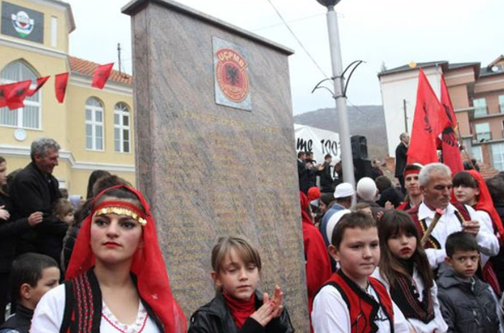 Asllan Dibrani,ibrahim egriu,Shaban Abazi, Maki,Makfire CANOLLI,kosova lindore , Lugina e presheves, zenel Hajdini, florim rushiti,adem Jashari,Brahim Salihu CURRI ,xhim xhema,Dr.Ramadan Xhema,Poezi,hijet që teatronin,armiku ,kosova ,medvegja ,presheva ,shqiperia etnike,UçK,Uçpmb,ilirida,adem jashari,skënder beu, nën tereza,Medvegja Redaksia, tupalla.com,sanxhaku i nishit,kultur ,sport,politikë, luftë,paqe,pajtim, korrupcion , gjygje,shkollë,arsim,profesion,shkencë,art,parlament,avokat,presidentja,Pacolli,femi Beha,PD medvegje, PVD Medvegjë. Kosova Lindore, Ligina e presheves,riza Halimit,Sadri Ramabaja,Rrapi i jetës sime, Gallap-Gollaku, Zahide Marije Ukaj-Malësorja medvegjase,Ismail Morina-Ballisti ,ortodokset shqipetar ,Ajet DULI,Maqedoni,Beogradi,sport boks ,Agim Tahiraj ,Aziz salihu, Samir Salihu,Tupalla.shpernhulja e shqipetarve 1999,poezia e javës,Ali Hajdini,Sanxhaku i Nishit,Filmi , Kosovë, shqiponjë e robëruar,Jusuf Gërvalla, Sofra Medvegjase,Shqiptare,shoqata Medvegja,Din EGRIU Atentat,Ali Lajçi, Kufiri kosovë Mal i Zi,Historia Shqiptare ,Shperngulja sanxhaku i Nishit Toplica, Zahide Marije UKAJ-Malësorja Medvegjase,1 Maji,Bashkim SADIKU, Bashkimin Kombëtar,internet,rrjetet socjale, LSH në Gjermani me 01.05.2015,Promovim librash në Mërgatës Shqiptare, Poezia e javes, Fshati me roje,xhandarmeri,Lufta e pare botrore,Beteja e Çanakalasë 1915-1916,Tupallë, Tupalla,Sfirca, Kapia, Kufiri,Kumanova,pushke e vjeter , 14 vjetorit të luftës çlirimtare në Kosovën Lindore / OVL e UÇPMB-së , Medvegjë - Pas spastrimit etnik të shqiptarëve - vazhduan edhe prerjet e maleve me përkrahjen e shtetit ,mbi 1000 hektar, Maqedonisë po i rrëshqasin themelet mbi tokat shqiptare, Terrorizmi sllavo-maqedonas mposhtet vetëm me konfederatë ose shkëputje, Marrëveshja e Ohrit ka vdekur, Koco Danaj,Kryetar, Lista për Shqipëri natyrale,do të lulezoj Kumanova, Masakra e Dubravës më e tmerrshmja nga Lufta e Dytë Botërore,Mbahu Loke,operacioni shigjeta, kolonel Ruzhdi SARAMATI, memorial brigada 128 e Uçk-së,Gostrozhup të Hasit, MË MIRË I VRARË E NË GURË LAPIDARI SE SA I VDEKUR PËR SË GJALLI!Ismet Asllani-Prapashtica, Ilir Meta ,Aleksander Vucic,Ballist Morina,Biografia Shaban Abazi, mos blej produkte serbe, Blej shqip Bac u kry, ATJE I KEMI VARRET E TË PARËVE, FTESË ,Partia Demokratike Dega në Medvegjë, Medvegja tani në drejtimin e duhur, S F I R C A Historiku - nga erdhëm ku jetuam, 17 Qershor 1999 - Dita e çlirimit e Komunës së Vushtrrisë ,Faton Hamiti , Medvegja Diskriminimi,Beteja e kosoves 1389 ,Perandoria Osmane 1389 , Turqia 1389,Idriz ajeti feston ditelindjen ,Halim Hyseni, - GJYKATA SPECIALE PRODUKT I FABRIKIMEVE TË SIGURIMIT SHTETËROR SERB,- Shqiptarët duhet t'i thonë jo Gjykatës Speciale,,Kisha e Xhamia, PLATFORMA POLITIKE, Per komb e per Atdhe, leshohet pe,Ibrahim EGRIU, Nazmi Hajredini,Maki Makfire CANOLLI Maqedonci, Ajet DULI,Sadri Ramabaja,Adem Shehu ,Shehi, Muhaxherët,Vushtrria, dita e deshmorëve,pshdk , LDK, PDK , AAK, PD,LS,VV, tahir veliu,shqiperi etnike, presheva , ovl uçpmb , Ovl UçK, Tetovë, shkup, lufta 1998 -1999,Nato,çameria ,Qameria, ilirida, Kërçova, Struga, Dibra, Prizreni, Vlora, Saranda,Bujanoci, Peja, Dugagjini, Tropoja, Bajram CURRI,Ulqini, Plave e Guci,Shkoder,Deti , plazhi Deti Adriatik, Deti Jon, Koroacia, maqedonia, Lugina,beteja e Koshares, Drenica, Lufta ne Kosove, Edi rama, Sali Berisha, Ismail Qemajli, Skender beu,ali Ahmeti.hashim thaqi , Albin Kurti.SHBA, Crans Montana,Batalioni ATLANTIKU,EGRIU, BejiqiRamush,Beiq,nvalidi i luftes , Irfan XHAFERI,Mesuesi i popullit Abdi Begu-Haxhiu, kufiri te Molla e Kuqe,Koço DANAJ , Tahir VELIU, LISTA PËR SHQIPËRI NATYRALE ,LËVIZJA PËR SHQIPËRI TË BASHKUAR,XHULI SPAHIU, ©MAKI M CANOLLI, Abdullah PRAPASHTICA,ALBULENA SALIHU,FEHMI RAMADANI, KONGRESI I MANASTIRIT ,28 NENENTORI , QAMËRI , MEDVEGJË , BUJANOC , PRESHEVË, PLAVË , GUSI,DUL KRASNIQI, MUHARREM SALIHU,DUL KRASNIQI, ILIR META, MIRADIE AVDULLAHI, ZIZE LIZA PEPSHI,MR.QAZIM NAMANI,DR ADIL MUSTAFA,PROF.DR SKENDER KODRA,JIM XHEMA, Gjergj Kastrioti - Skënderbeu